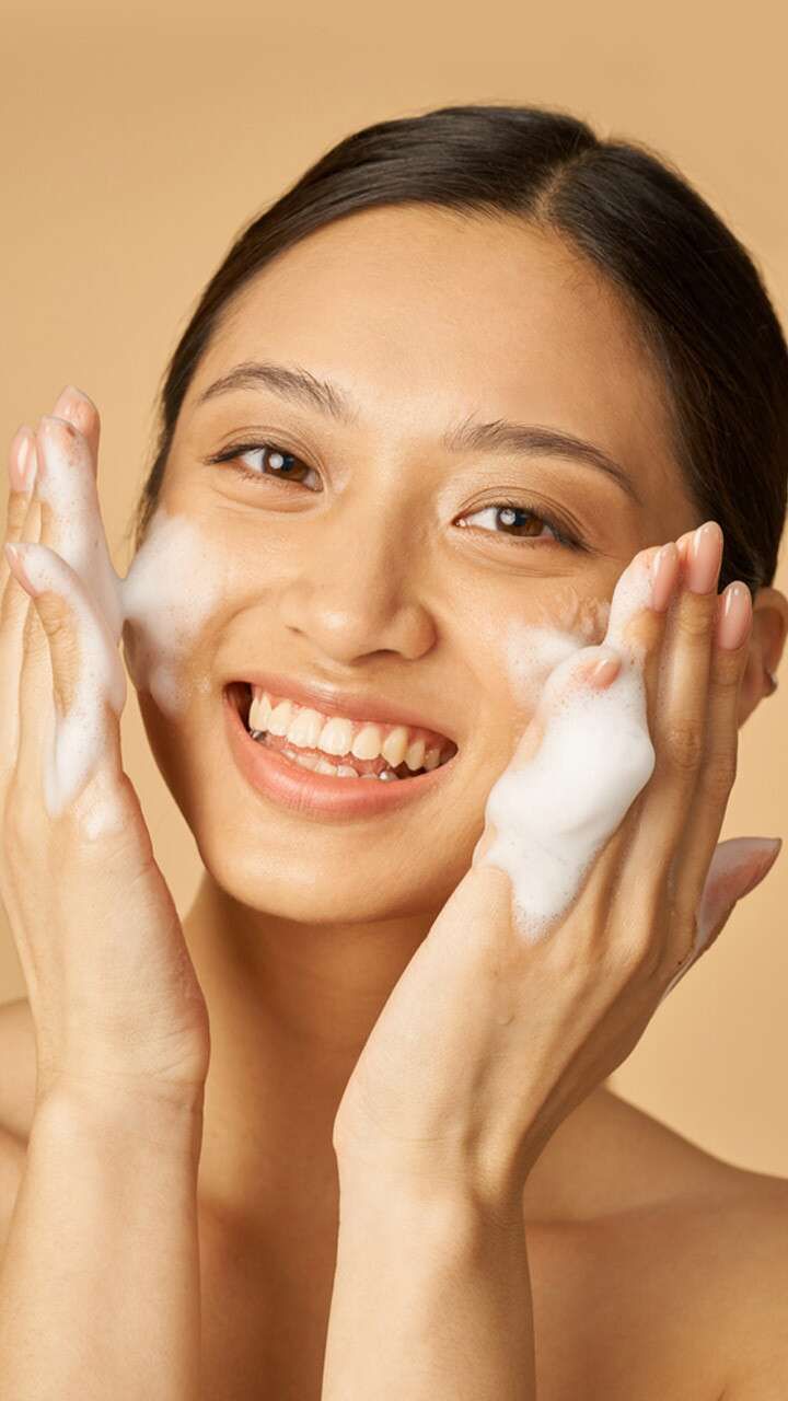 ANUA 8 Hyaluronic Acid Hydrating Gentle Foaming Cleanser Rose Cosmetics