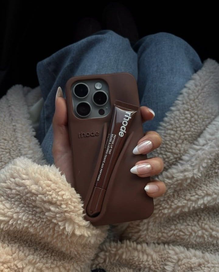 Rhode lip gloss + IPH 14 PRO Case Rose Cosmetics